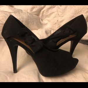 Women’s size 10 black stiletto heels